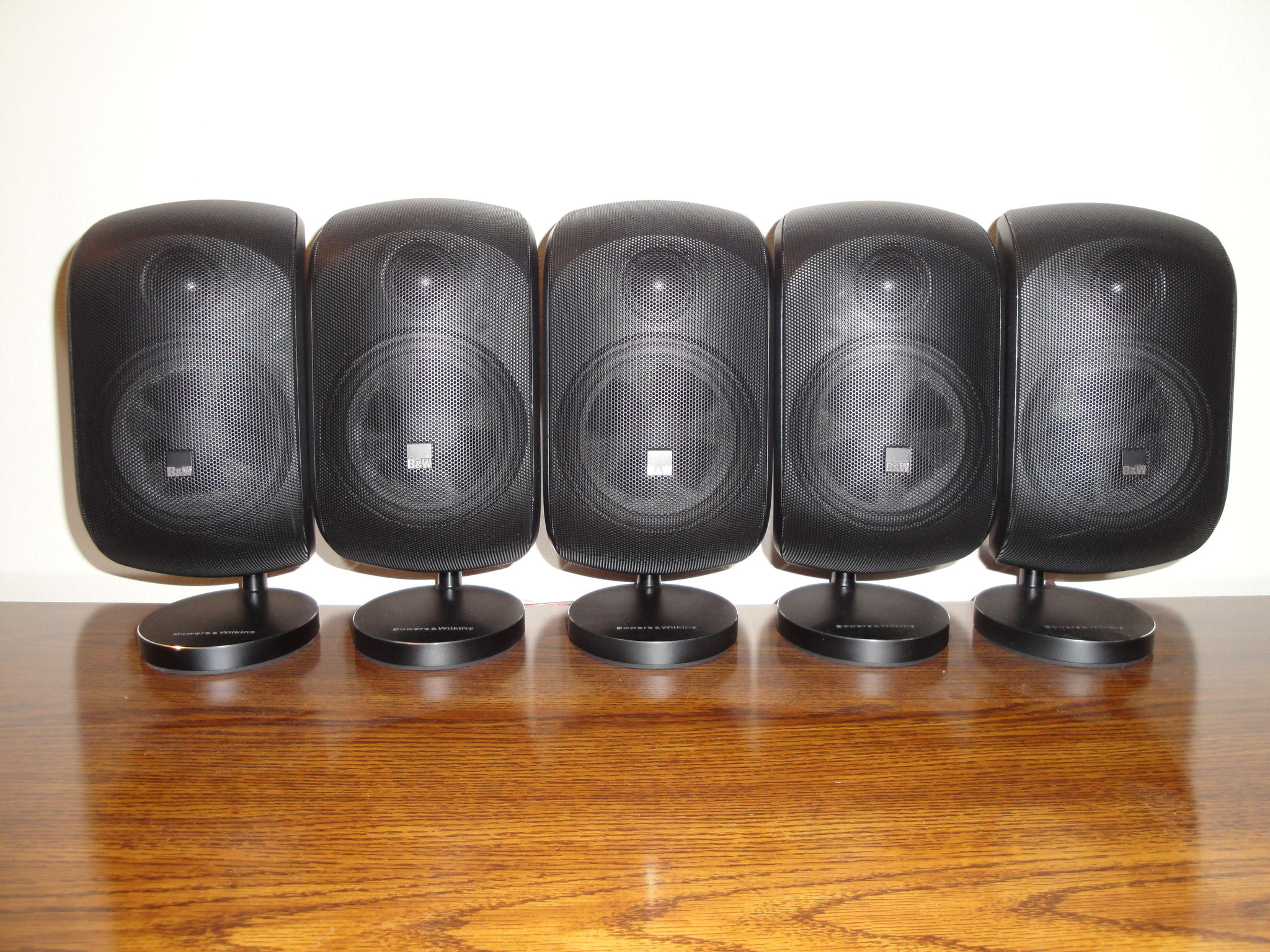 Bowers & Wilkins M-1 Compact Speaker and PV1D Sub Preview