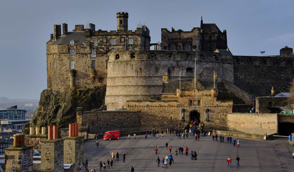 Edinburgh Castle: Guided Walking Tour with Entry Ticket - photo 1