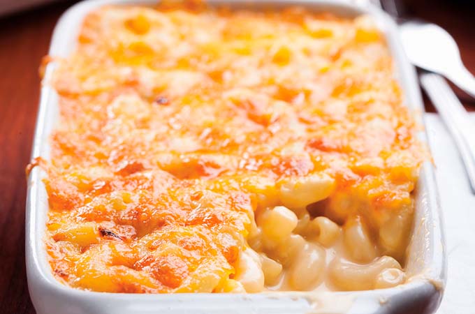 Macaronis gratinés au fromage (mac and cheese)