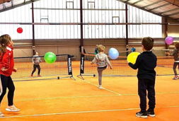 tennisjessen kindergeburtstag spielfeld kinder luftballons