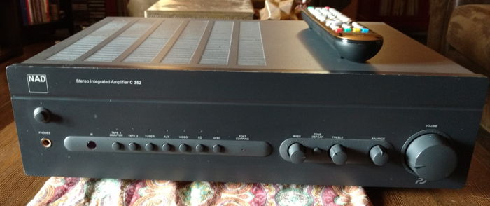 NAD C352 Integrated amp