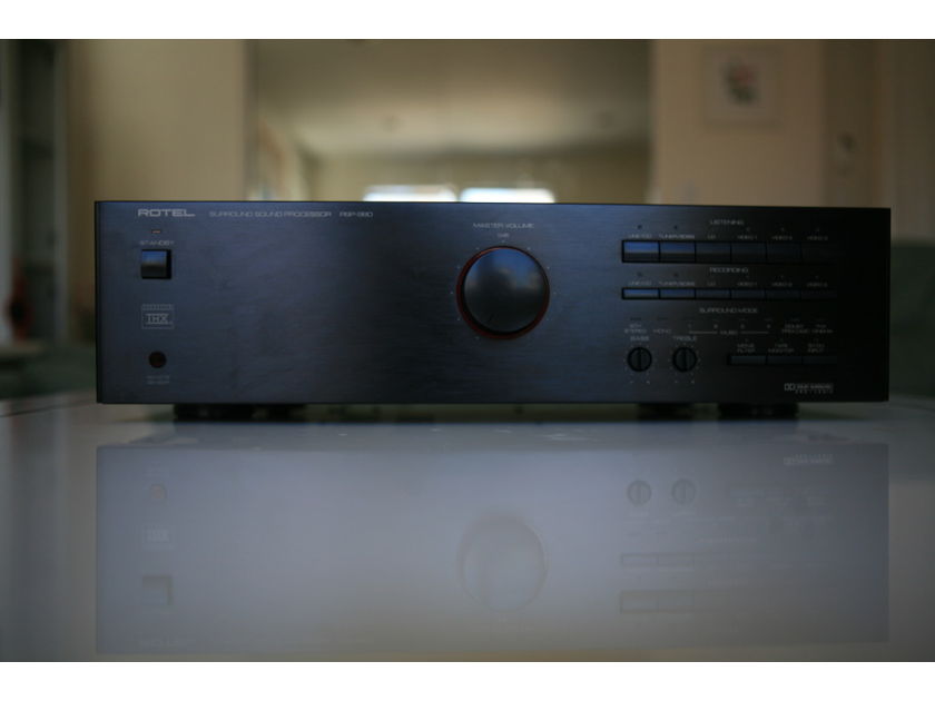 Rotel RSP-980 A/V processor In Like New Condition