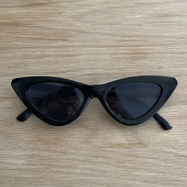 Black cat sunglasses