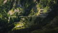 Route sinueuse dans les Pyrénées