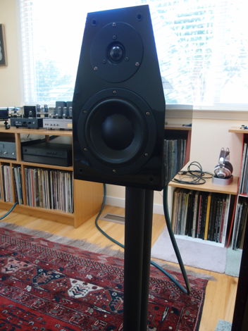 Silverline Audio SR-17 stands included