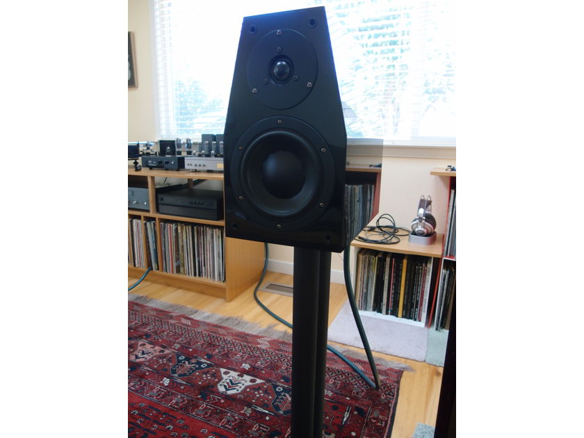 Silverline Audio SR-17 stands included