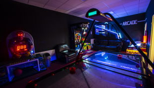 trampolin jump arena arcade room