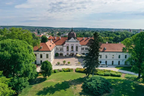 Palace of Queen Elisabeth Tour