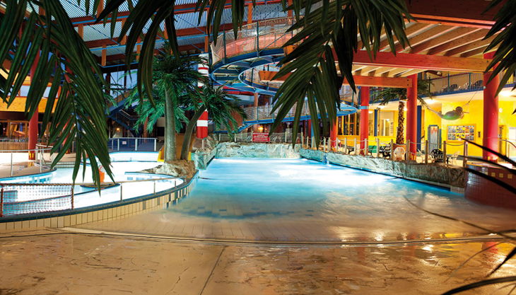 bg wonnemar sonthofen erlebnisbad innen palmen und becken