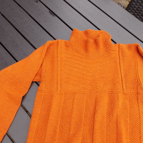 ASTRIDE, a guernsey in a textured pattern for ladies