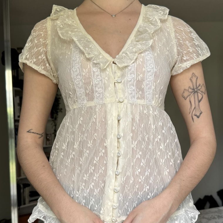baby doll lace creamy shirt 🦢🤍