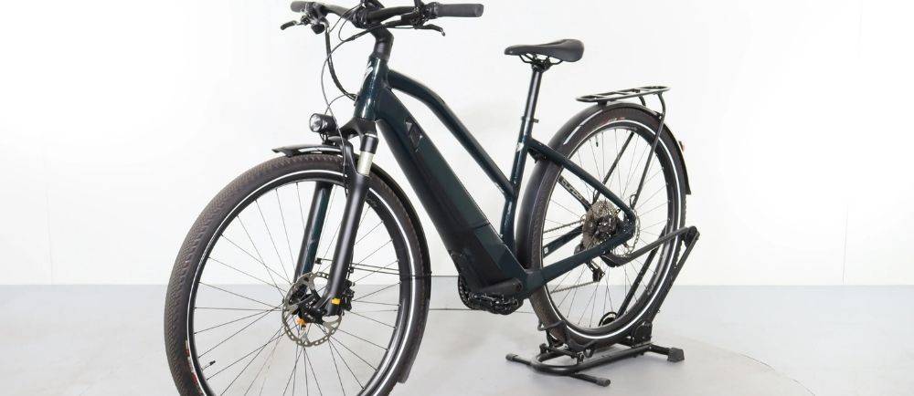 Specialized Turbo Vado on a stand