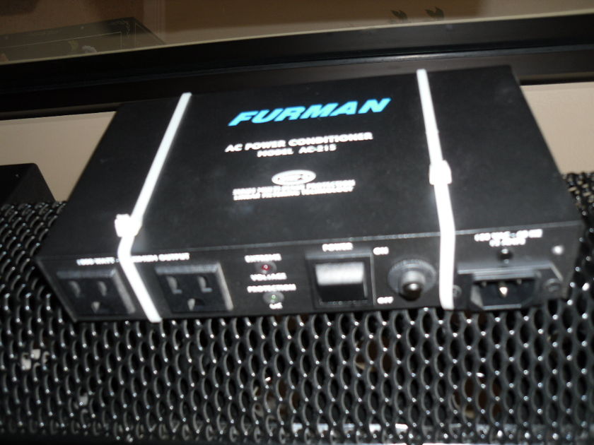 FURMAN AC-215 Power Conditioner
