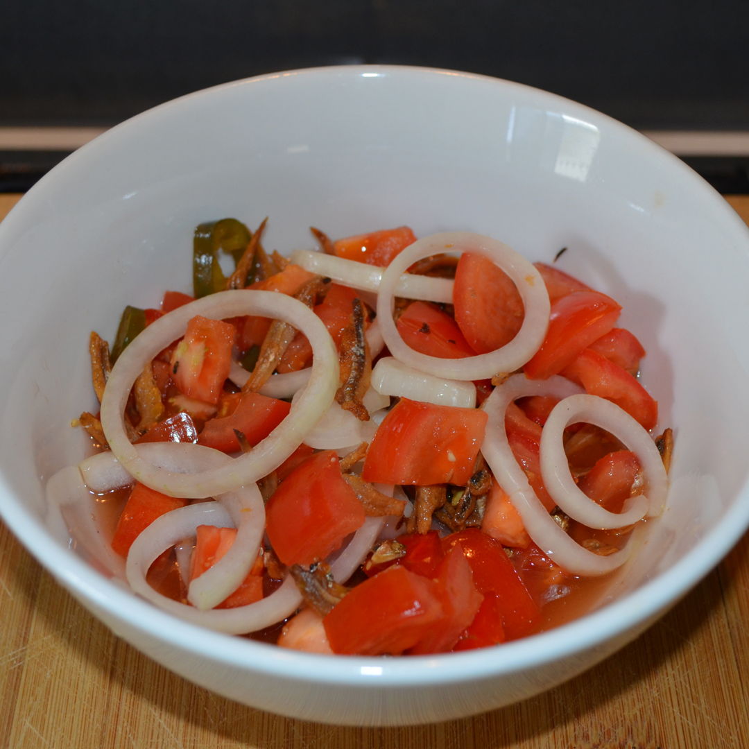 Date: 18 Feb 2020 (Tue)
Tomato Salad with Fried Anchovies (Kerabu Tomato) [A remake]
Cuisine: Malay, Malaysian
Dish Type: Side
Tomato Salad with Fried Anchovies is a typical Malay kampung (village) dish.