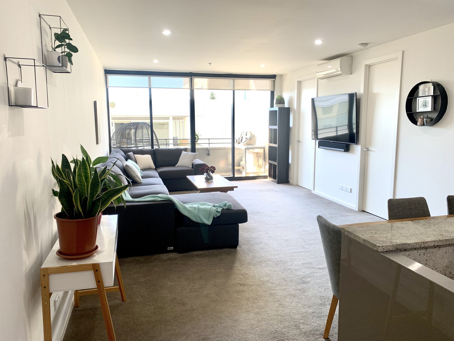 FOR LEASE - Spacious, Stylish and Only Steps from the Bay!!! Port Melbourne - Image 6