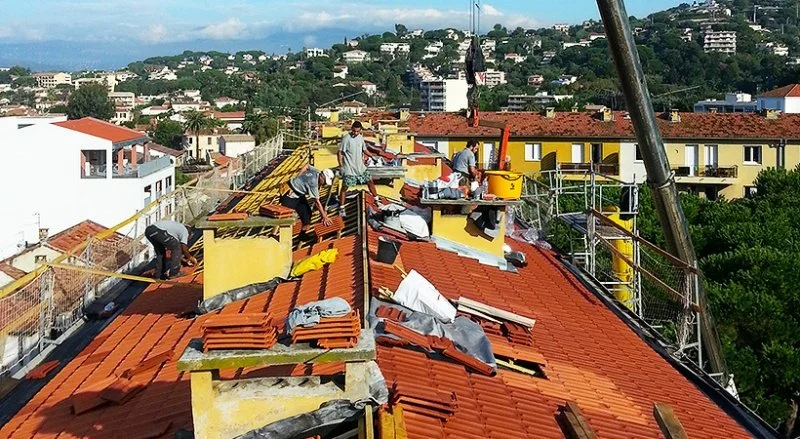 Rénovation de 2 000 m² de couverture en tuiles de Marseille — photo 20 sur 26 — CEG TOITURE