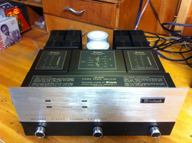 McIntosh MC-2200  Stereo Power Amplifier 200 WPC