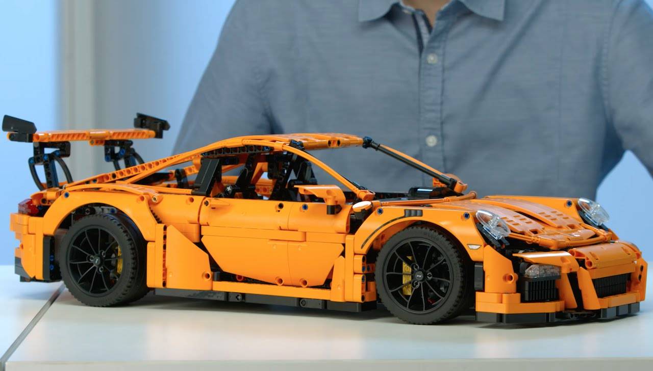 The LEGO Porsche 911 GT3 RS 42056