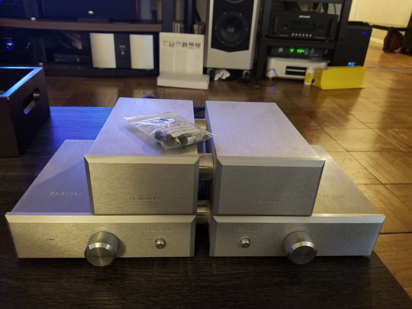 Clearaudio balanced reference phono stage with seperate power