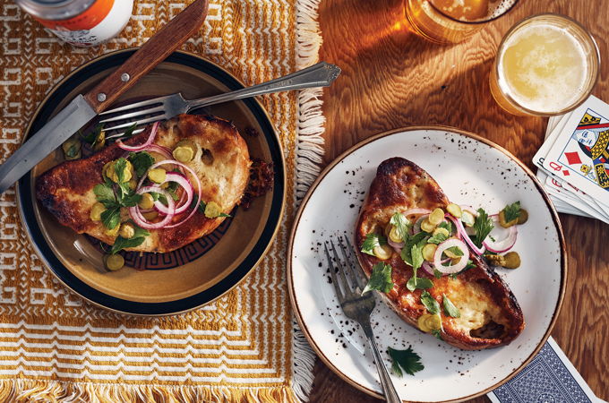 Pain grillé au fromage gratiné (<i>welsh rarebit</i>)