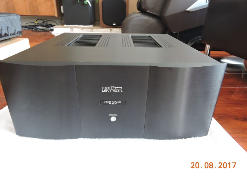 Mark Levinson 532H  2 channels power amplifier rated 300w x 2 at 8 ohms
