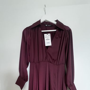 Burgundy Satin Kleid