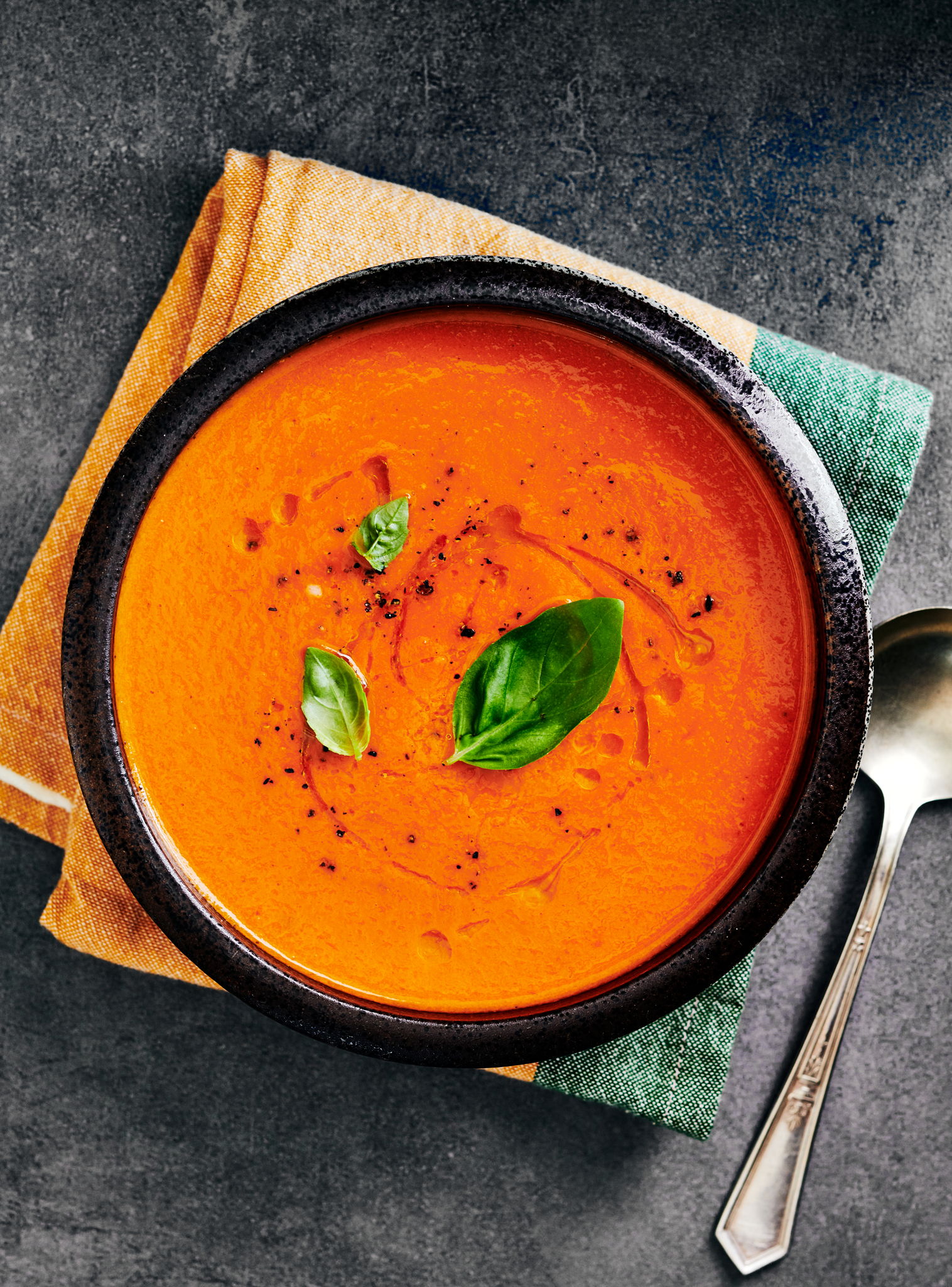Cream of Roasted Tomato Soup with Confit Garlic | RICARDO