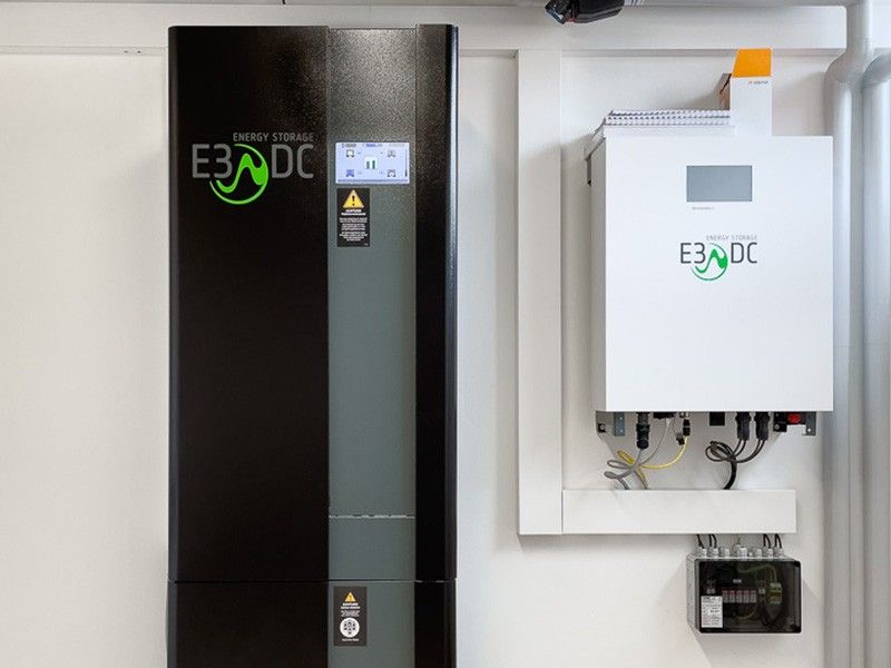 Hauskraftwerk Batteriespeicher und Wechselrichter