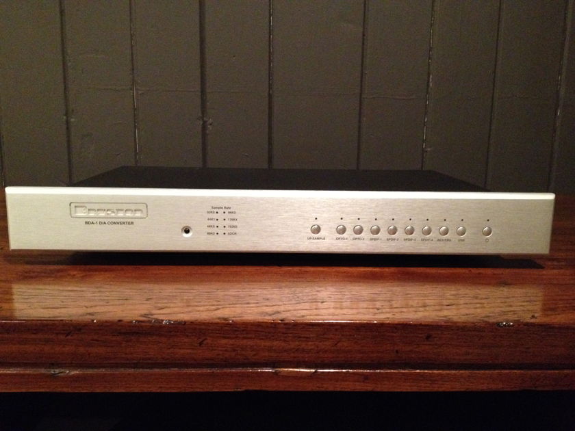 BRYSTON BDA-1 DAC  -  MINT  -  LIKE NEW IN EVERY WAY  - 19 in. SILVER FACE