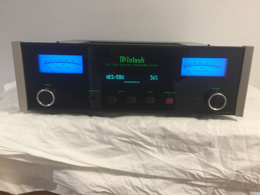 Mcintosh D1100 Digital Preampllifer / DAC- Mint condition (4 months old, offers welcome)