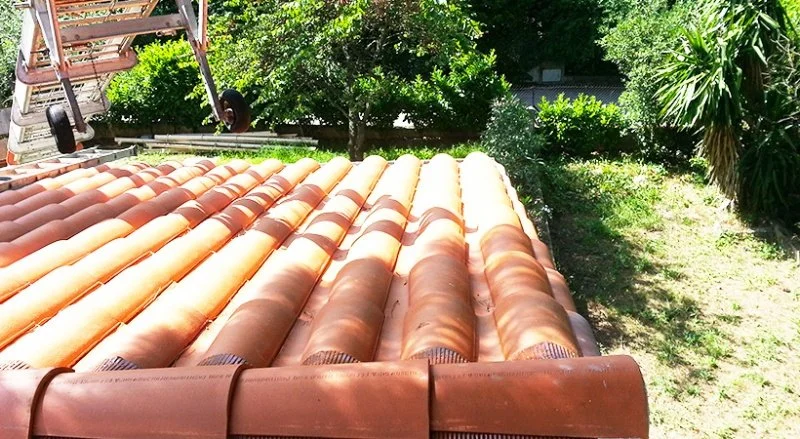 Rénovation de la couverture en tuiles romanes d’une villa à Cannes — photo 4 sur 23 — CEG TOITURE