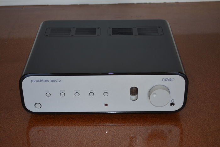 Peachtree Audio Nova PreAmp/DAC -- excellent condition ...
