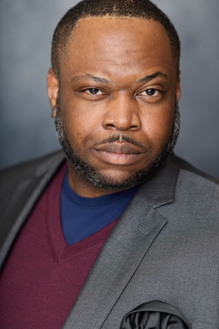 Desmond  Vickers 