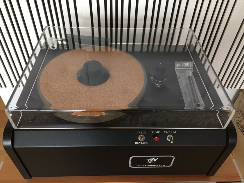 VPI Typhoon 27 record cleaning machine