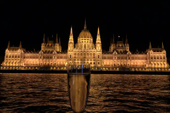 Evening Sightseeing Cruise / Danube Legend