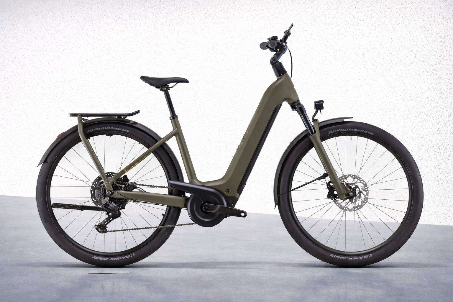 Cube Kathmandu Hybrid Wave lage instap e-bike met Bosch middenmotor, geïntegreerde accu en comfortabele trekkinggeometrie.