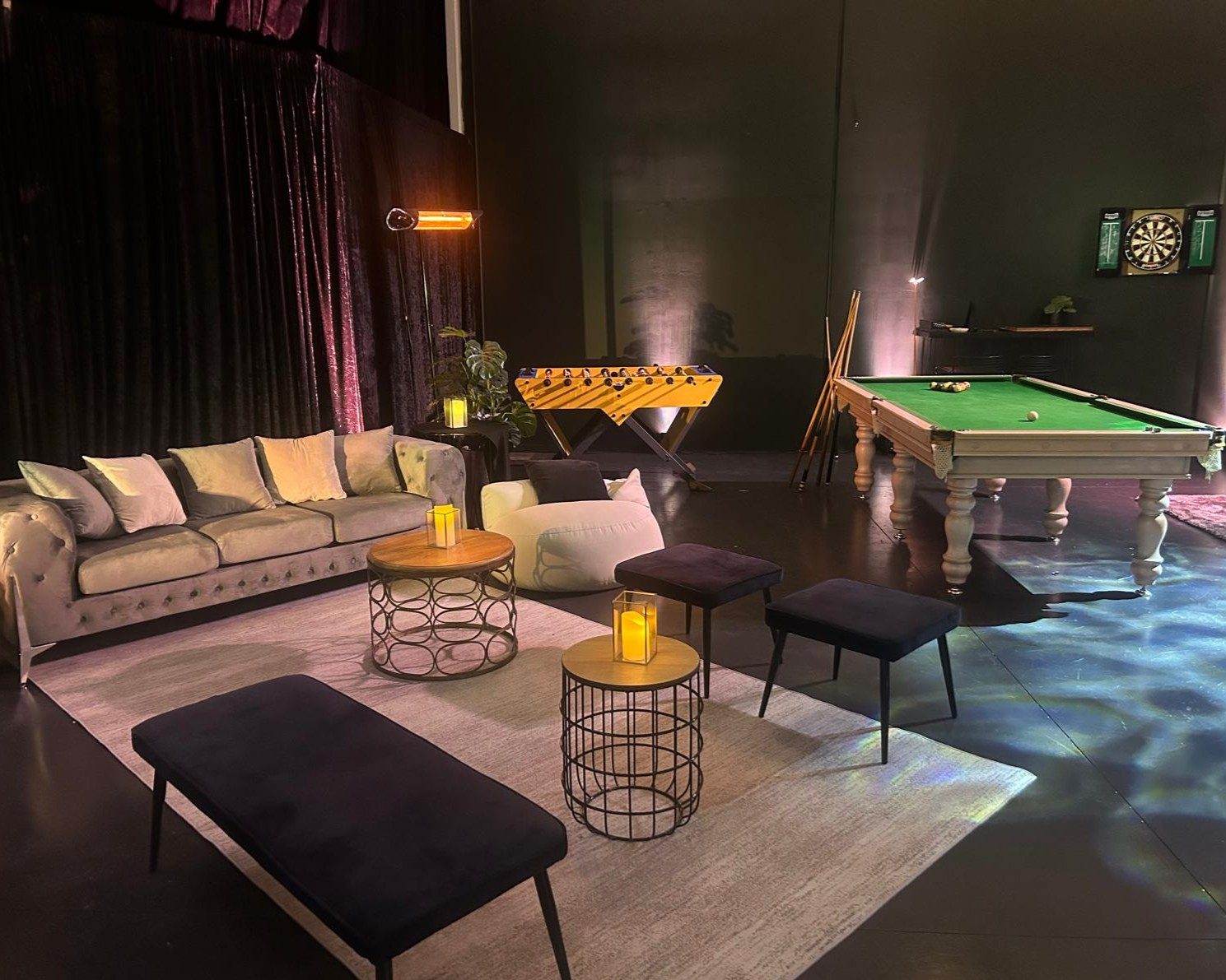 Peninsula Lounge - Image 5