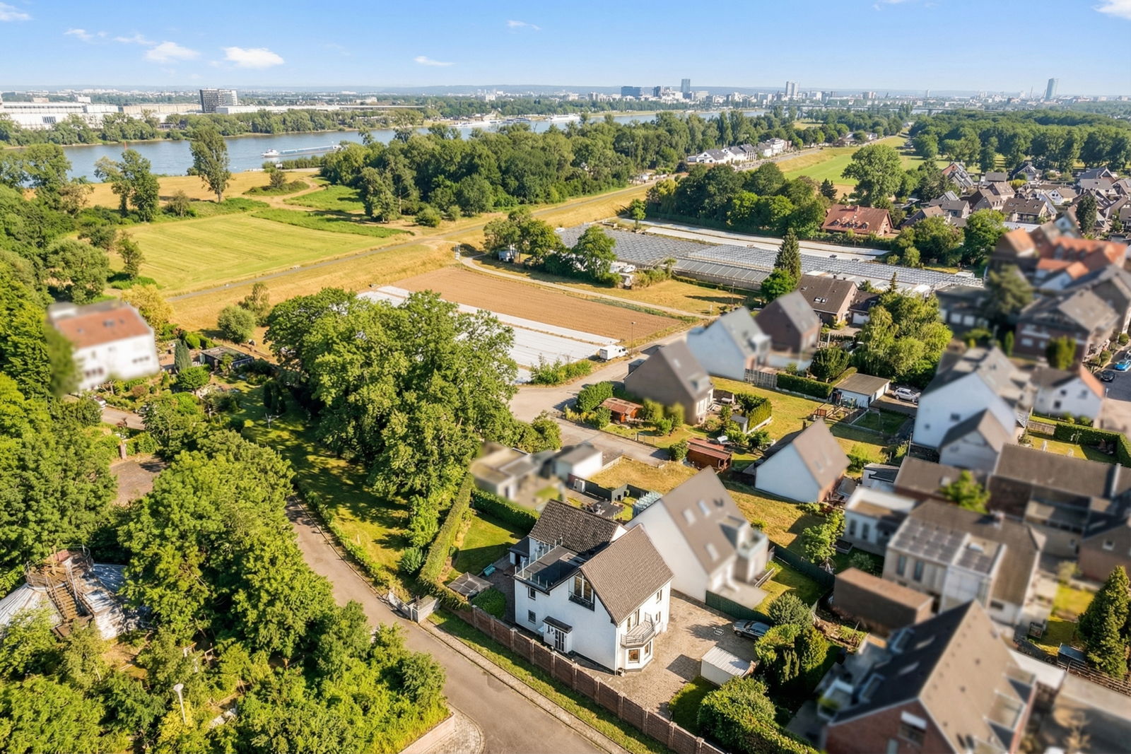 Custom building ensemble on the Rhine floodplains