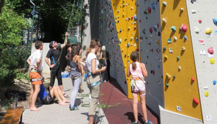 bester geburtstagde kletterzentrum frankfurt am main dav kletterwand außenwand cam sonnenschein