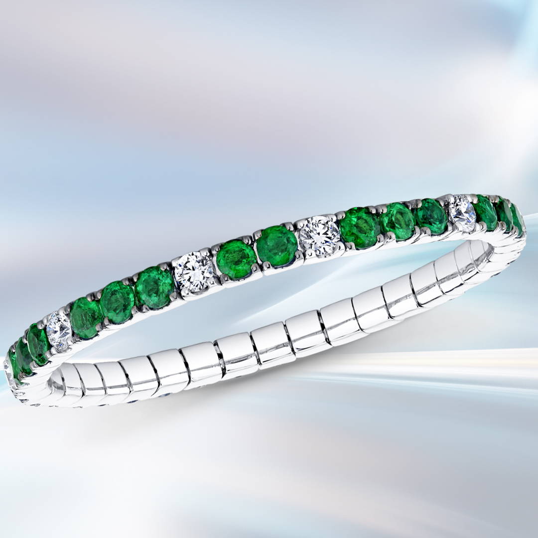 Emerald and Diamond stretch bracelet in white gold.