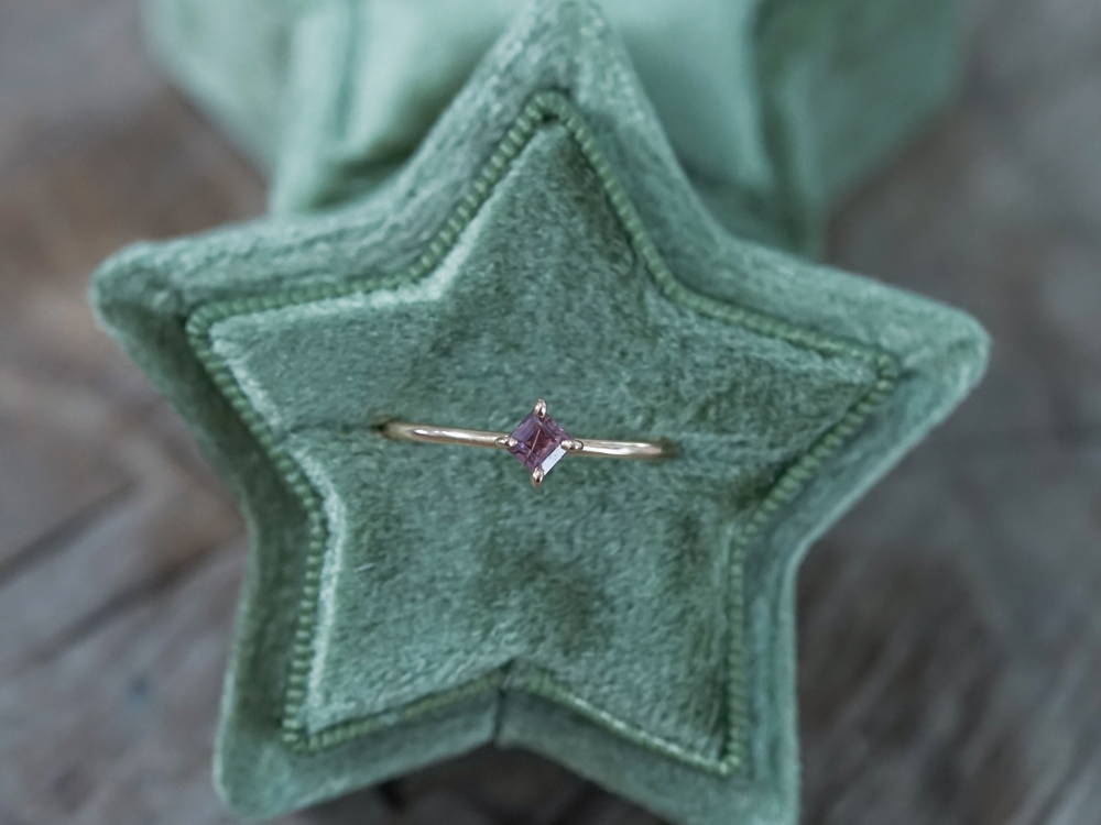 Rutile Kit Sapphire Ring in Olive Green Velvet Star Ring Box 