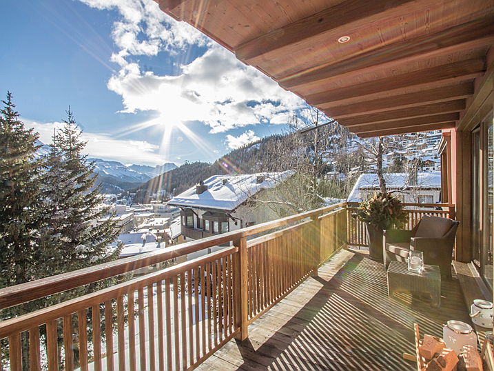  Zug
- Blick auf die Berglandschaft von St. Moritz