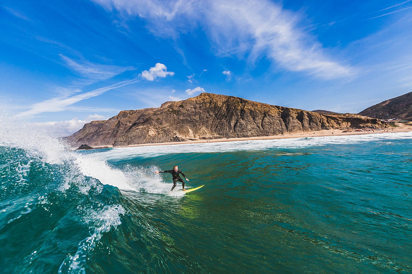 As 7 melhores praias de surf do Algarve