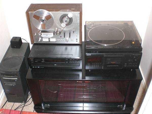 All equip. hidden in closet.