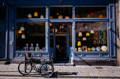 Magasins de décorations intérieures à Lille avec un vélo garé devant