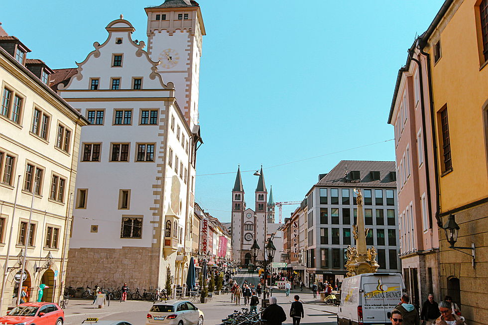  Würzburg
- Wie lebts es sich in der Altstadt? Auf einen Blick: Demographie, Sehenswürdigkeiten, Preisentwicklung