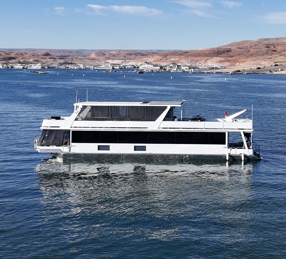 STRESS RELIEF Houseboat
