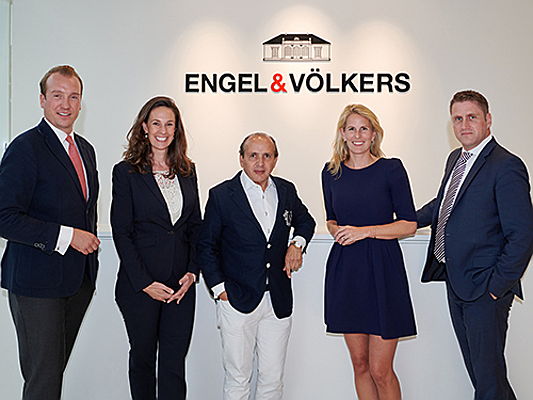  17220 Sant Feliu de Guíxols (Girona)
- Hadi Teherani as a guest at Engel & Völkers: The Market Center Elbe invited the star architect to a real estate talk at the new headquarters in HafenCity.