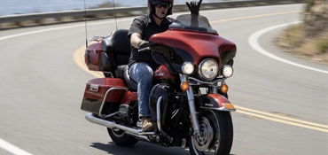 2013 HARLEY-DAVIDSON FLHTK ELECTRA GLIDE ULTRA LTD (TWO TONE) motorcycle for rent near O'Fallon, MO