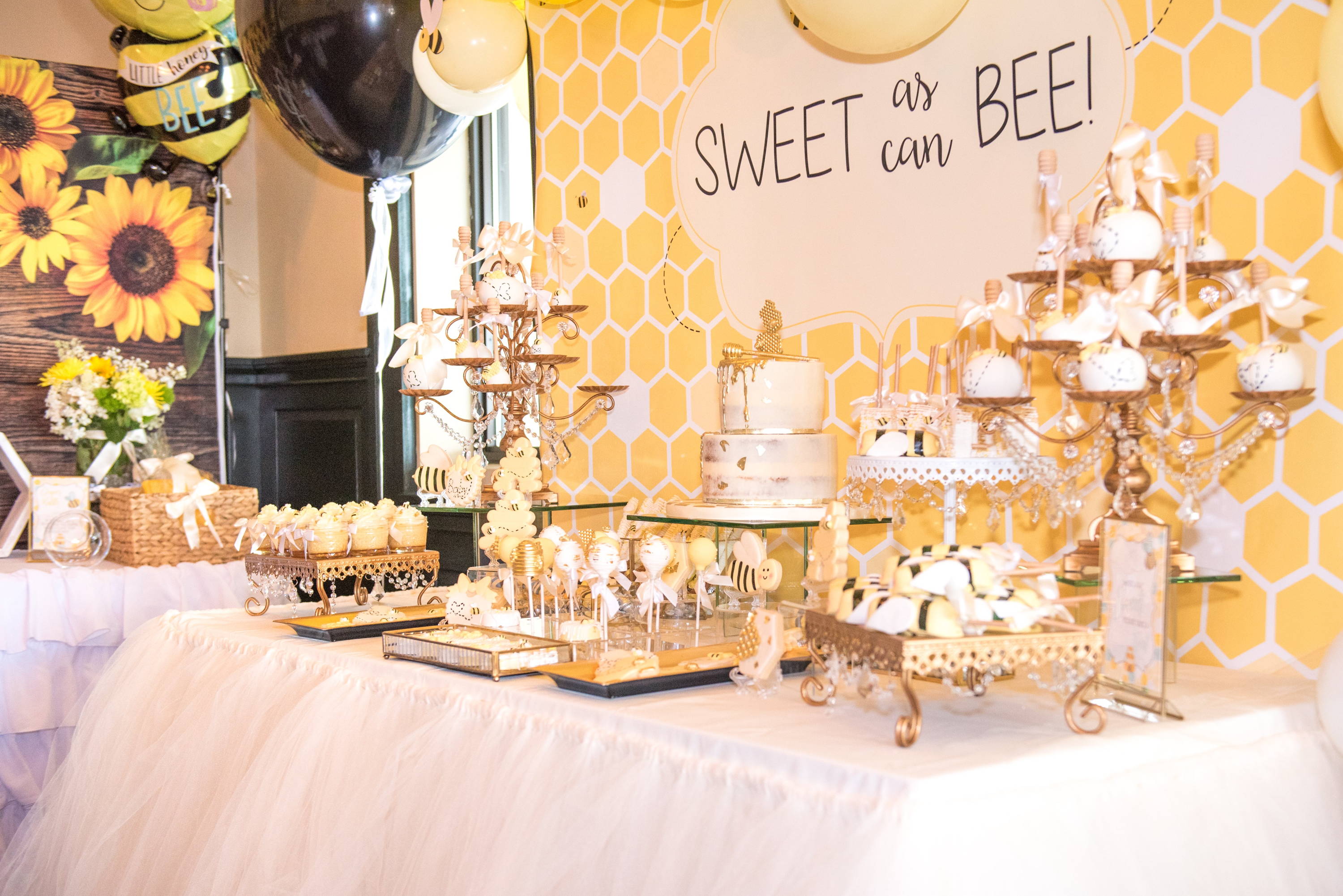 bee baby shower centerpieces